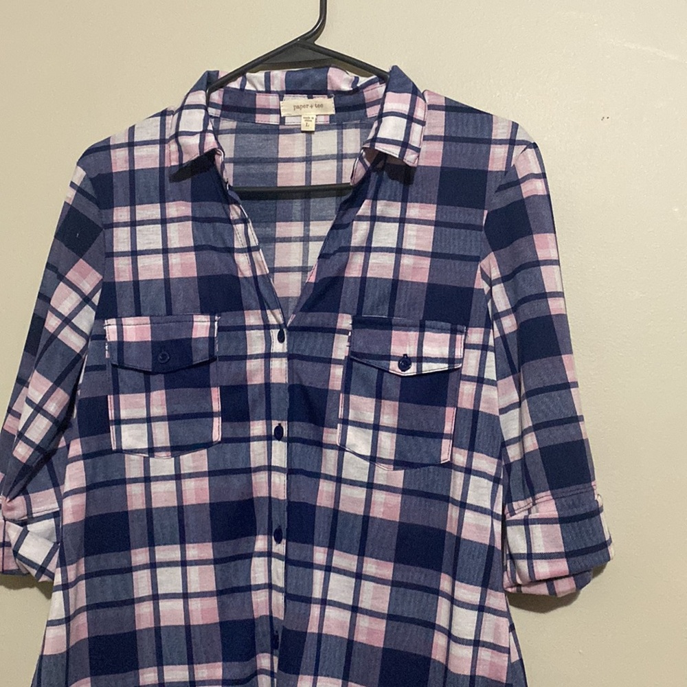 Woman’s short sleeve top size large - Picture 2 of 5